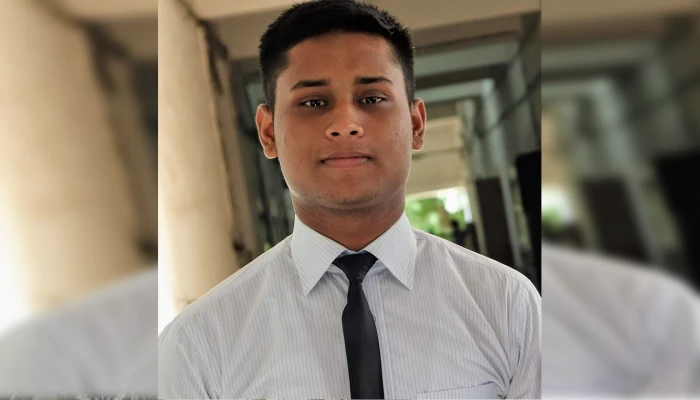 আমরা রক্ত দিচ্ছি আর সচিবালয়ে বসে টাকা ভাগ হচ্ছে, হাসনাতের হুঁশিয়ারি