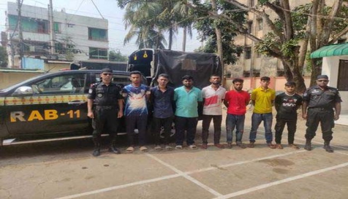 কুমিল্লায় খাবার হোটেলে অভিযান, গাঁজা ও ইয়াবাসহ আটক ৭