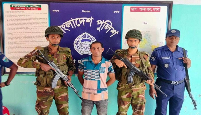 যৌথ বাহিনীর অভিযানে পাবনা সদর হাসপাতাল থেকে দালাল গ্রেফতার ও ম্যাজিস্ট্রেট কতৃক দুইটি ক্লিনিকে অর্থ জরিমানা ও কারাদণ্ড