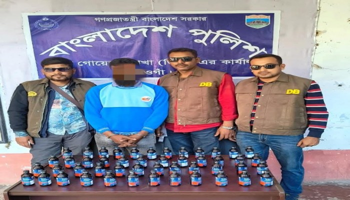 বোতল ফেন্সিডিল সহ ০১ জন আসামী গ্রেফতার এবং ফেন্সিডিল বহনে ব্যবহৃত নোহা মাইক্রোবাস জব্দ