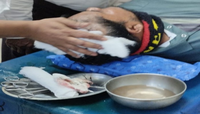 ভোলায় চাঁদা না দেওয়ায় দুইজনকে পিটিয়ে আহত