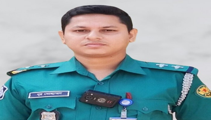 মুগদা পুলিশ ফাঁড়ি ইনচার্জ  এস আই নূর মোহাম্মদ এর কঠোর পরিশ্রমে আইনশৃঙ্খলা অনেকটাই নিয়ন্ত্রণে