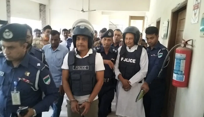 কাঠগড়ায় হাতকড়া পরা নিয়ে পুলিশের সঙ্গে ইনু-জর্জের হট্টগোল