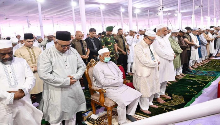 জাতীয় ঈদগাহে ঈদের নামাজ আদায় করলেন প্রধান উপদেষ্টা