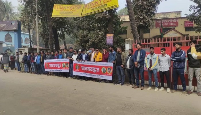 ৭২ ঘণ্টার আলটিমেটাম সাভারে সাংবাদিকদের ওপর হামলা,