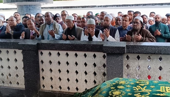 শাহজালালের মাজার জিয়ারত করলেন মির্জা ফখরুল