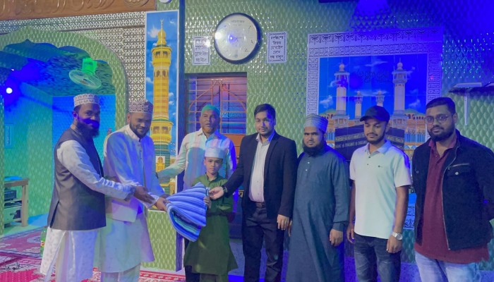 ​​রাঙ্গামাটিতে মাজারের এতিম ও হাফেজদের মাঝে হাবীব আজমের শীতবস্ত্র বিতরণ