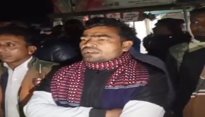 ডিমলায় নির্বাচনী বিধি লঙ্ঘন করে বিক্ষোভ, সাংবাদিক নির্যাতনের মামলা প্রত্যাহারের দাবিতে যুবদল নেতার নেতৃত্বে মিছিল