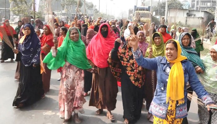 ​আমির হামজার বিরুদ্ধে কুষ্টিয়ায় ঝাড়ু মিছিল