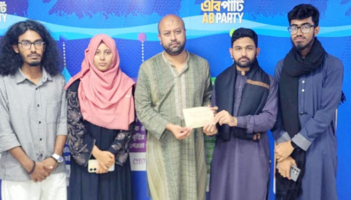 ব্যারিস্টার ফুয়াদের নির্বাচনী তহবিলে আর্থিক সহায়তা দিল ইনকিলাব মঞ্চ
