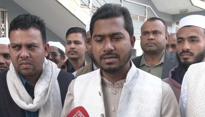 ​চরমোনাই পীরের দোয়া নিয়ে নির্বাচনে মাঠে নামছেন ভিপি নুর