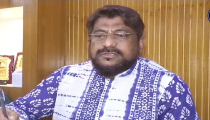 অসহায় ঘর নির্মাণের সহায়তায় হাজী আব্দুল বারেক