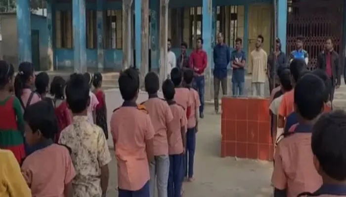 ​প্রাথমিক বিদ্যালয়ে শিশুদের দিয়ে ‘ধানের শীষ’ স্লোগান, ভিডিও ভাইরাল