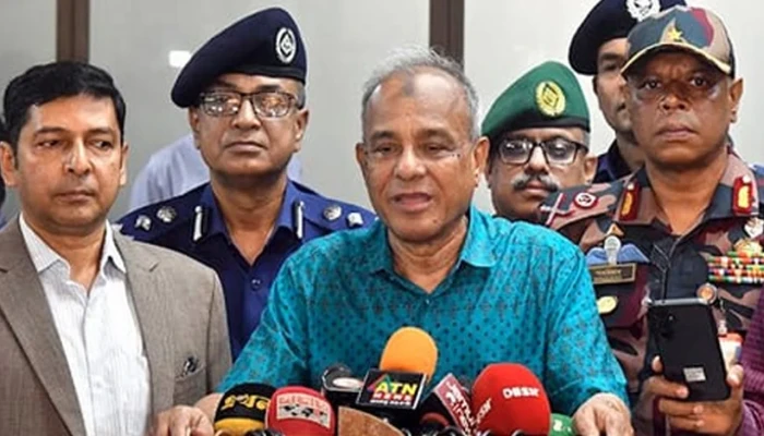 ​স্বরাষ্ট্র উপদেষ্টাকে প্রশ্ন করা হলো এক উত্তর দিলেন আরেক.