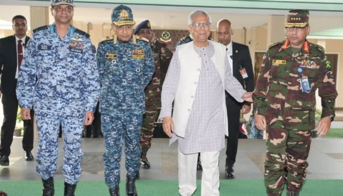নির্বাচন-গণভোট নিয়ে সশস্ত্র বাহিনীর সঙ্গে প্রধান উপদেষ্টার মতবিনিময়