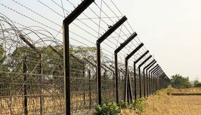 বাংলাদেশ-ভারত সীমান্তে দ্রুত কাঁটাতার বসাতে পশ্চিমবঙ্গকে হাইকোর্টের নির্দেশ
