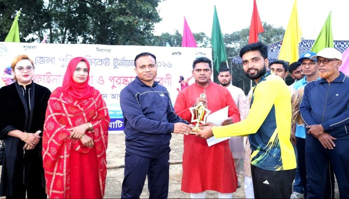 জেলা পুলিশ ক্রিকেট টুর্নামেন্টের ফাইনাল খেলা ও পুরস্কার বিতরণী অনুষ্ঠিত