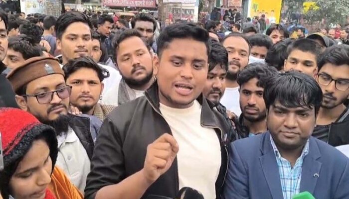 ফ্যামিলি কার্ড না দিয়ে অ্যান্টি চাঁদাবাজি কার্ড দেওয়া হোক: হাসনাত আব্দুল্লাহ