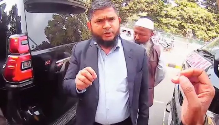 সেনাবাহিনীর সাথে তর্কের ভিডিও ভাইরাল, দুঃখ প্রকাশ করলেন জামায়াত প্রার্থী ডা. খালিদুজ্জামান