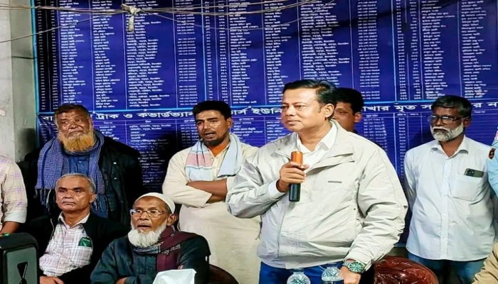 বাংলাদেশ ট্রাক ও কভার্ডভ্যান ড্রাইভার্স ইউনিয়ন,মধুপুর শাখার শ্রমিকদের কাছে ভোট প্রার্থনা করেন লে. (অবঃ) কর্নেল মোঃ আসাদুল ইসলাম আজাদ