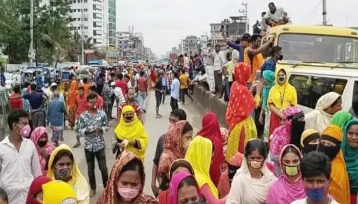 রাত ৩টা থেকে দুপুর পর্যন্ত দাঁড়িয়ে আছি, গাড়ি নেই’