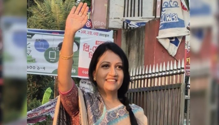 ​সর্বকনিষ্ঠ নারী সংসদ হিসেবে পুতুলের ইতিহাস