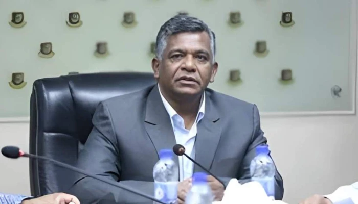 ​দেশ ছেড়েছেন বিসিবি সভাপতি আমিনুল