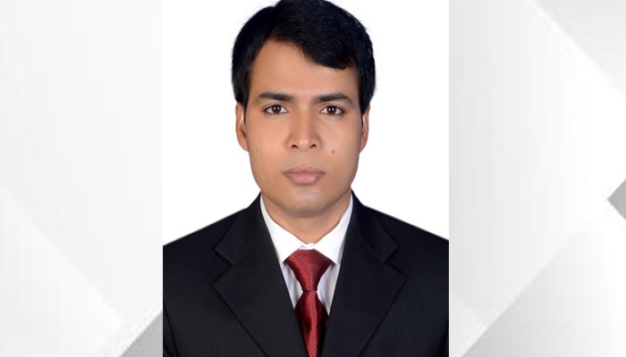 ‘দুর্নীতির অভিযোগে জর্জরিত’ ছামিউল হক বহাল তবিয়তে