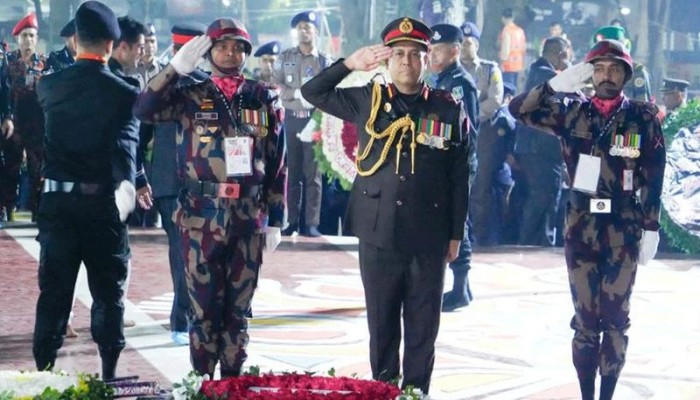 ​শহীদ মিনারে বিজিবি ডিজির শ্রদ্ধা নিবেদন