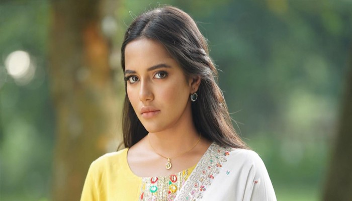 ​বাংলাদেশকে মিস করছি : মাহি