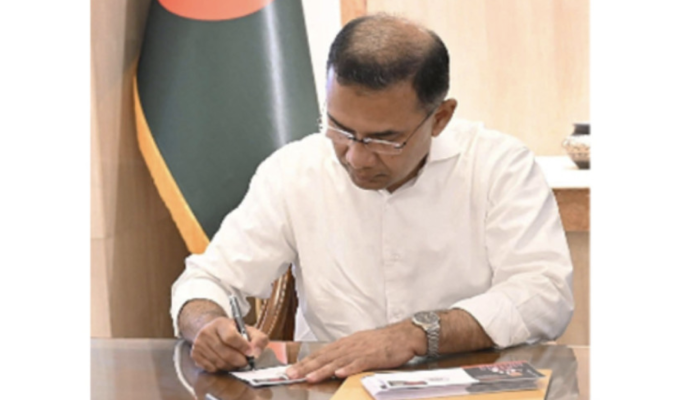 ​ছুটির দিনেও অফিস করছেন প্রধানমন্ত্রী তারেক রহমান