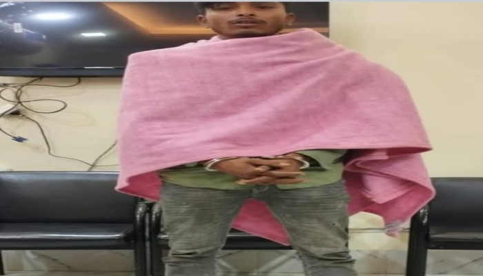 নওগাঁ জেলা সাপাহার থানা পুলিশের অভিযানে স্কুলছাত্রীর কানের দুল ছিনতাইকারী গ্রেফতার "
