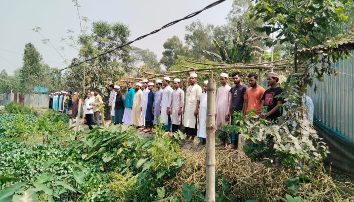 ​ধনবাড়ীতে  রাস্তা ও পয়: নিষ্কাশন দাবিতে মানববন্ধন...