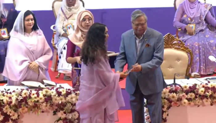 ​শ্রেষ্ঠ অদম্য নারী পুরস্কার পেলেন খালেদা জিয়াসহ ৬ জন