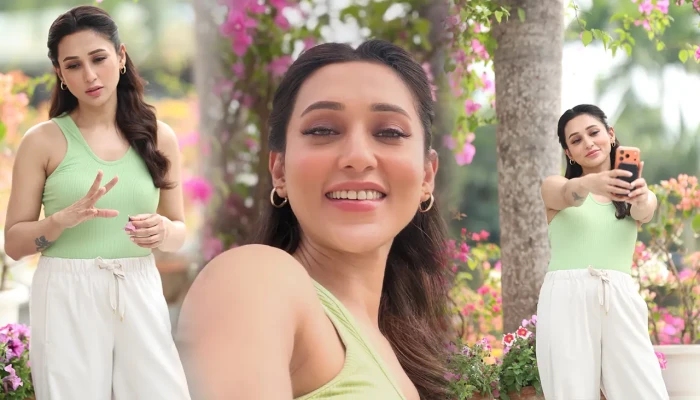 ​ফুল বাগানে মুগ্ধতায় মিমি