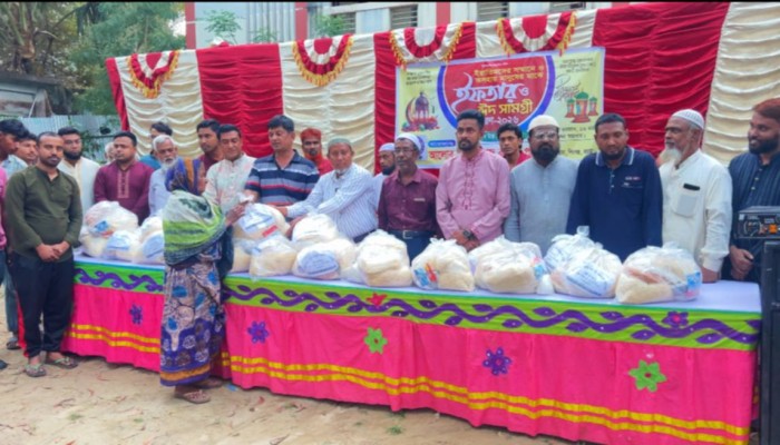 ‎আলোর বার্তা সমাজকল্যাণ পরিষদের উদ্যোগে ইফতার মাহফিল ও ঈদ সামগ্রী  বিতরণ অনুষ্ঠিত 