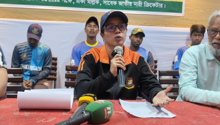 ​মন্দির ও বসতভিটা উদ্ধারের দাবীতে ঠাকুরগাঁওয়ে জাতীয় দলের সাবেক নারী ক্রিকেটারের সংবাদ সম্মেলন