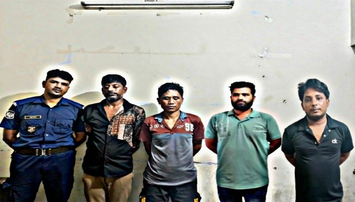 রাঙ্গামাটিতে পুলিশের বিশেষ অভিযান: শীর্ষ সন্ত্রাসী ও মাদক সম্রাট দিপুসহ গ্রেফতার ৪