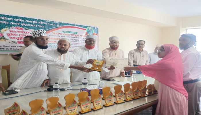 ডিমলা মডেল মসজিদে কৃতী শিক্ষার্থীদের বৃত্তি ও সংবর্ধনা প্রদান, প্রধান অতিথি এমপি আব্দুস সাত্তার