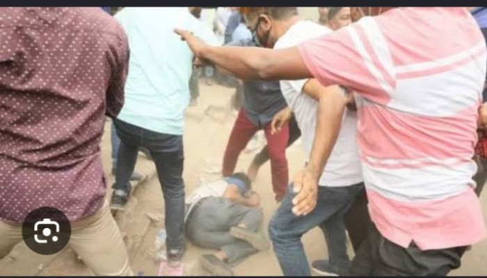 লক্ষ্মীপুরে হত্যার উদ্দেশ্যে সঙ্ঘবদ্ধ হামলায় স্বামী-স্ত্রী গুরুতর আহত।