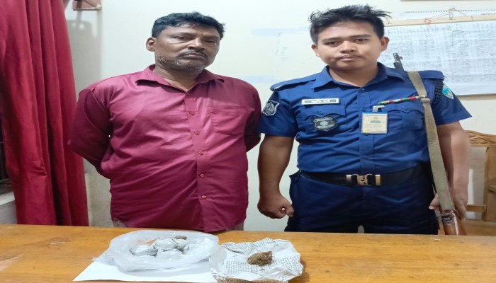 কোতয়ালী পুলিশের বিশেষ অভিযান: রাঙ্গামাটির শীর্ষ মাদক সম্রাট হোসেন গ্রেফতার