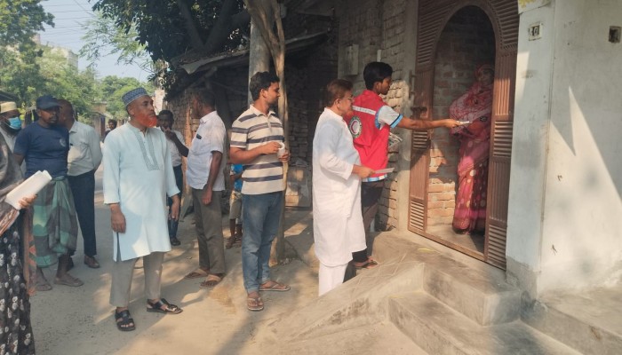 চাঁপাইনবাবগঞ্জ ৬ নং ওর্য়াডের  পরিচ্ছন্নতা ও মশক নিধন অভিযান