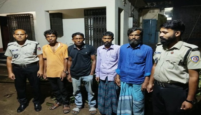 ঠাকুরগাঁওয়ের গড়েয়ায় মাদকবিরোধী অভিযান, আটক ৪ জনের কারাদণ্ড