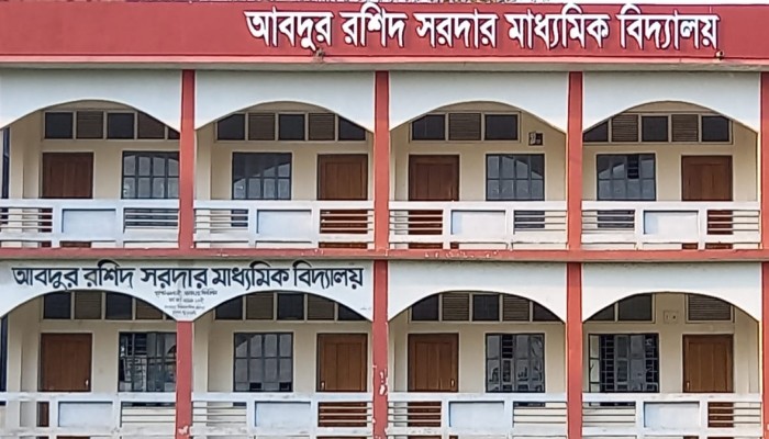 ​বিলবিলাস আব্দুর রশিদ সরদার মা: বিদ্যালয়ের সভাপতিকে সংবর্ধনা প্রদান