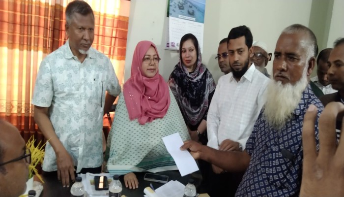 কালাইয়ে প্রতিমন্ত্রী আব্দুল বারীর স্বেচ্ছাধীন তহবিলের অর্থ বিতরণ