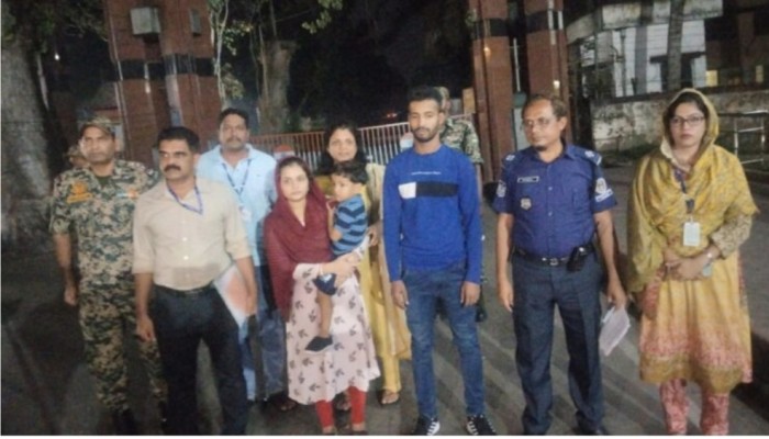 ভারতে সাজা ভোগ শেষে দেশে ফিরেছেন শিশুসহ ৩ জন বাংলাদেশি।